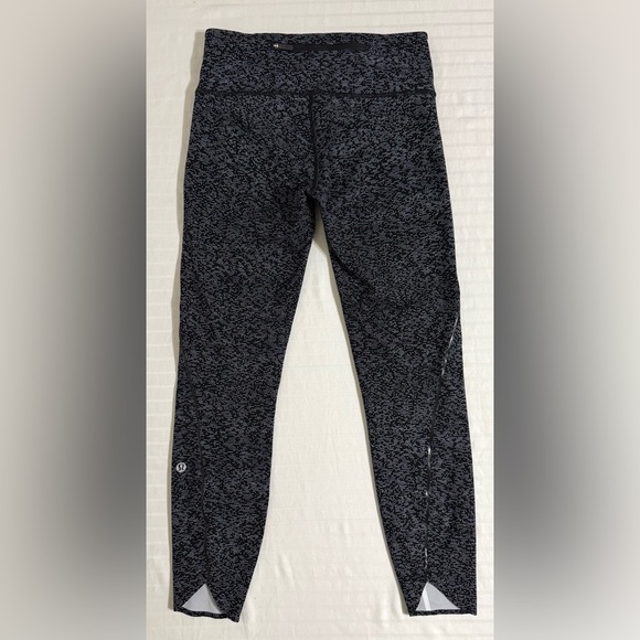 Lululemon Quick Pace Tight Leggings 7/8 Length Soundwave Black White Luxe Size 4 - Picture 5 of 12